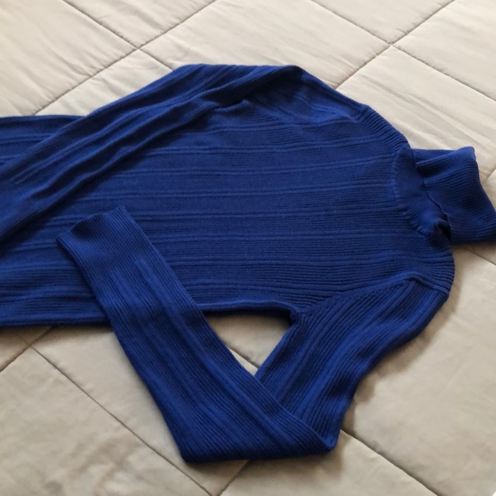 Turtle Neck - Picture 1 of 3